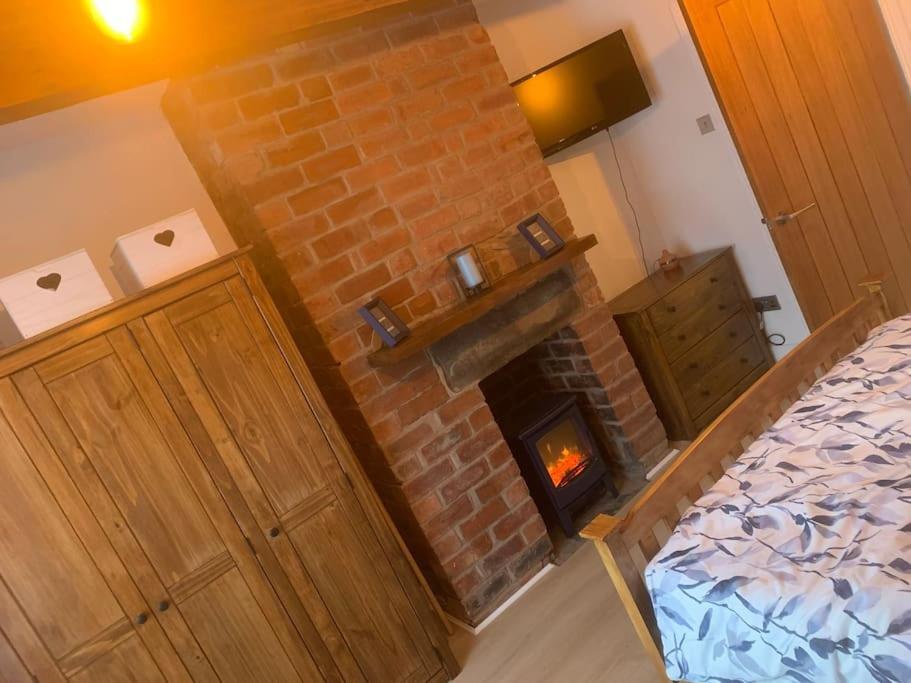 Quaint 1 Bedroom Cottage In Pudsey, Leeds Buitenkant foto