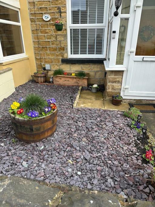 Quaint 1 Bedroom Cottage In Pudsey, Leeds Buitenkant foto