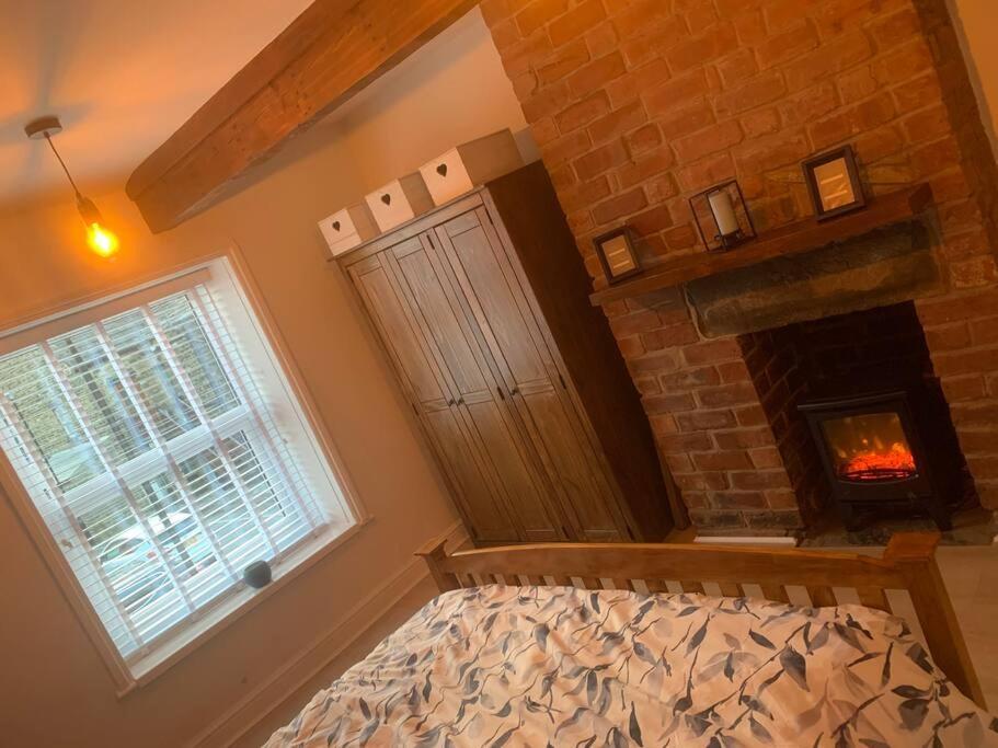 Quaint 1 Bedroom Cottage In Pudsey, Leeds Buitenkant foto