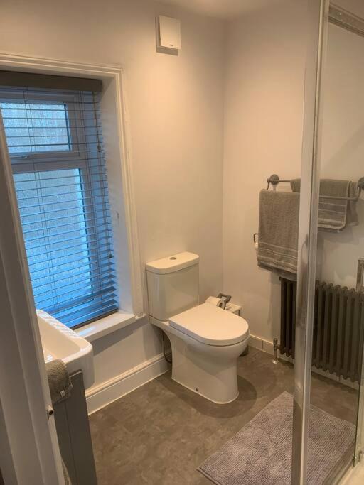 Quaint 1 Bedroom Cottage In Pudsey, Leeds Buitenkant foto