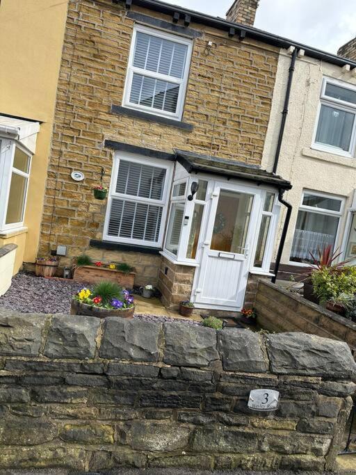 Quaint 1 Bedroom Cottage In Pudsey, Leeds Buitenkant foto