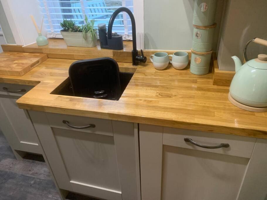 Quaint 1 Bedroom Cottage In Pudsey, Leeds Buitenkant foto